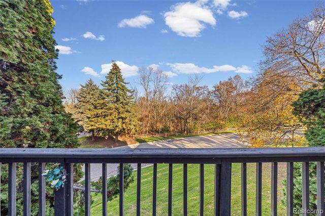 4261 Wabeek Lake Drive, Bloomfield Hills, MI 48302