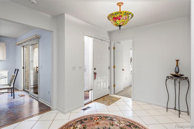 4261 Wabeek Lake Drive, Bloomfield Hills, MI 48302