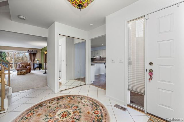 4261 Wabeek Lake Drive, Bloomfield Hills, MI 48302