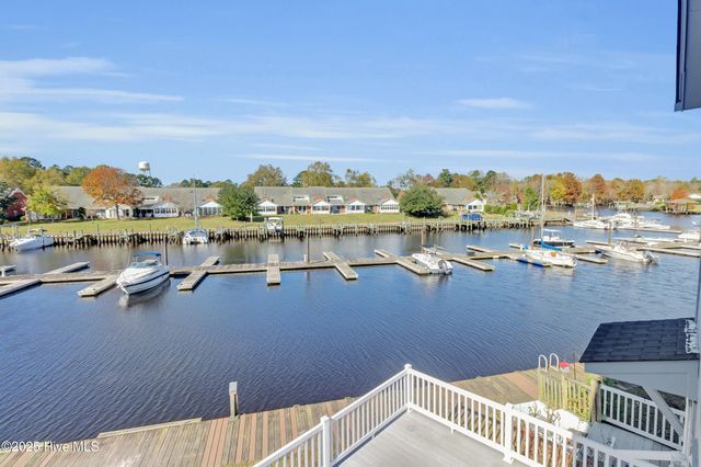 18 Harbour Walk, New Bern, NC 28562