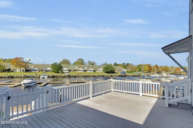 18 Harbour Walk, New Bern, NC 28562