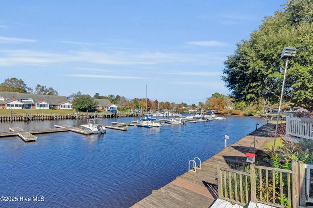18 Harbour Walk, New Bern, NC 28562