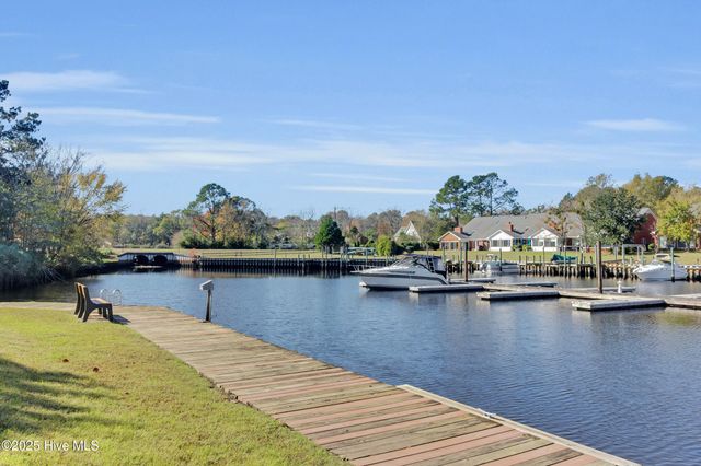 18 Harbour Walk, New Bern, NC 28562