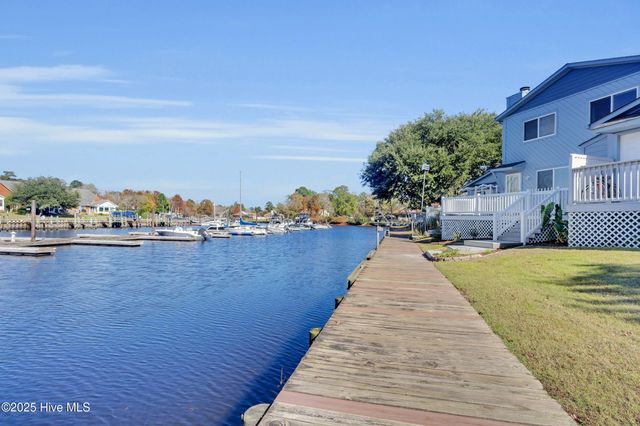18 Harbour Walk, New Bern, NC 28562