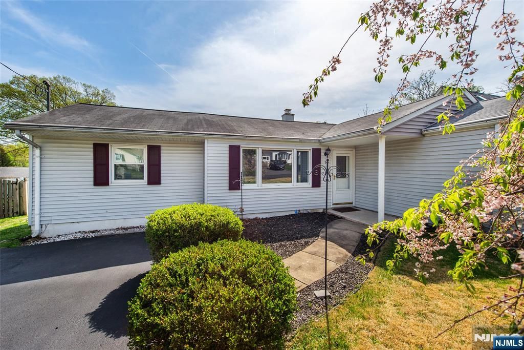 9 Harmony Lane, Denville Township, NJ 07834