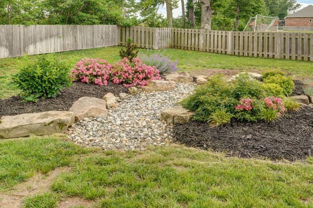 735 North Fox Hill Circle, Nixa, MO 65714