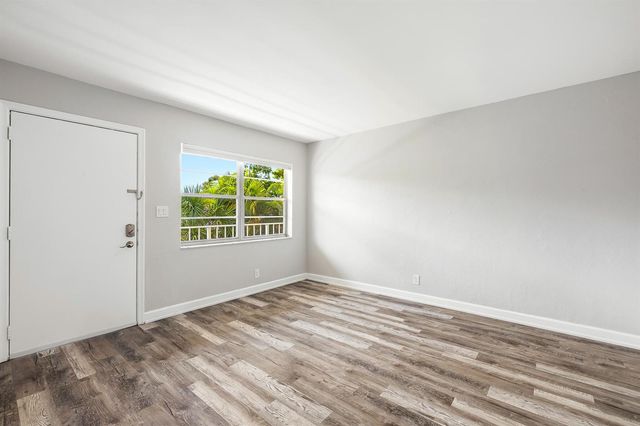 5162 NE 6th Avenue 317, Oakland Park, FL 33334