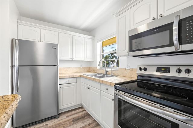 5162 NE 6th Avenue 317, Oakland Park, FL 33334