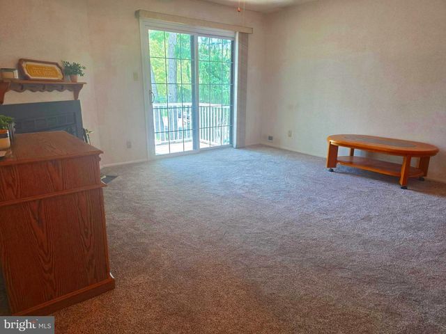 186-B COLLIN CT, Mount Laurel, NJ 08054