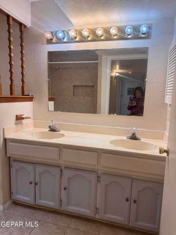 386 McCune Road B, El Paso, TX 79915