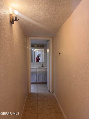 386 McCune Road B, El Paso, TX 79915