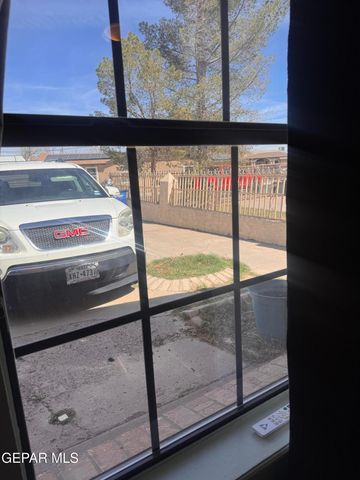 386 McCune Road B, El Paso, TX 79915