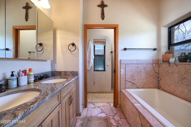 16545 E McKenzie Wash Road, Vail, AZ 85641