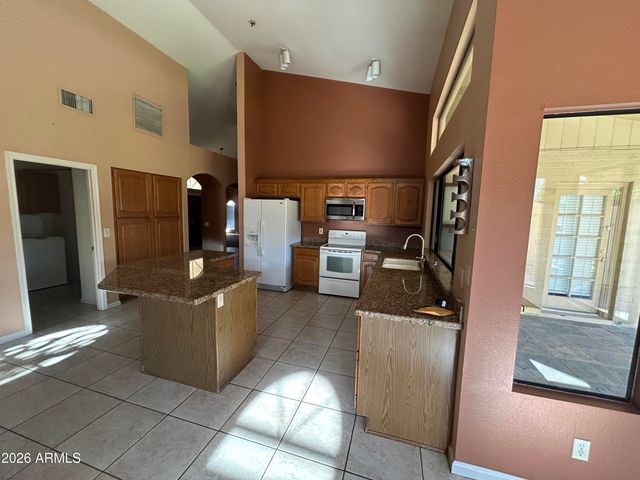9274 E CORRINE Drive, Scottsdale, AZ 85260