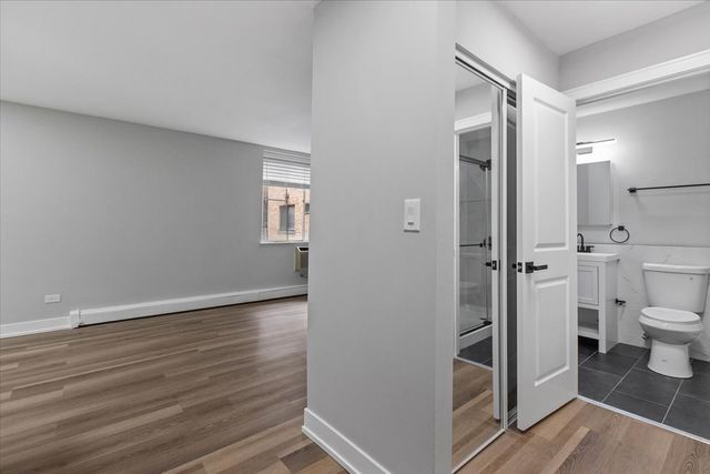 541 W OAKDALE Avenue 221, Chicago, IL 60657