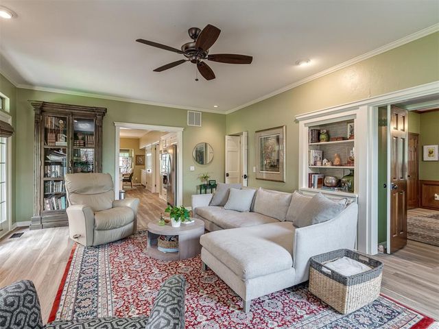 6900 Lakepointe Drive, Oklahoma City, OK 73116