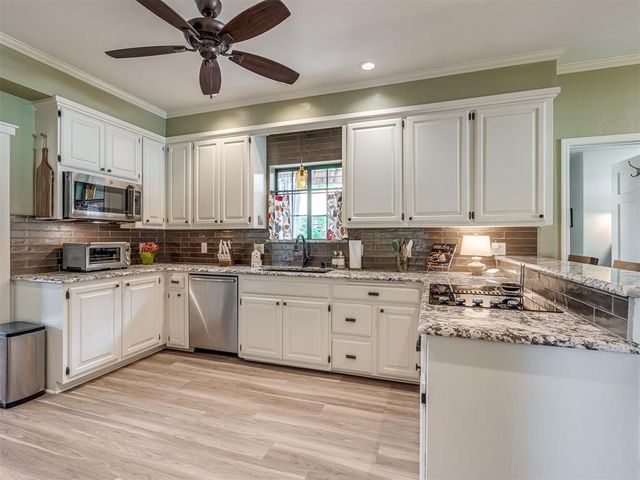 6900 Lakepointe Drive, Oklahoma City, OK 73116