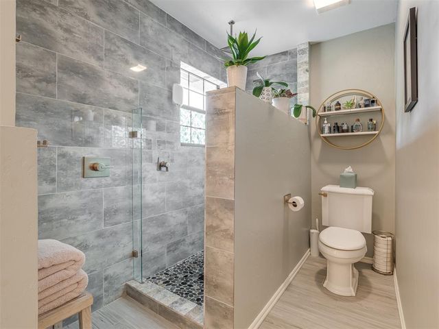 6900 Lakepointe Drive, Oklahoma City, OK 73116