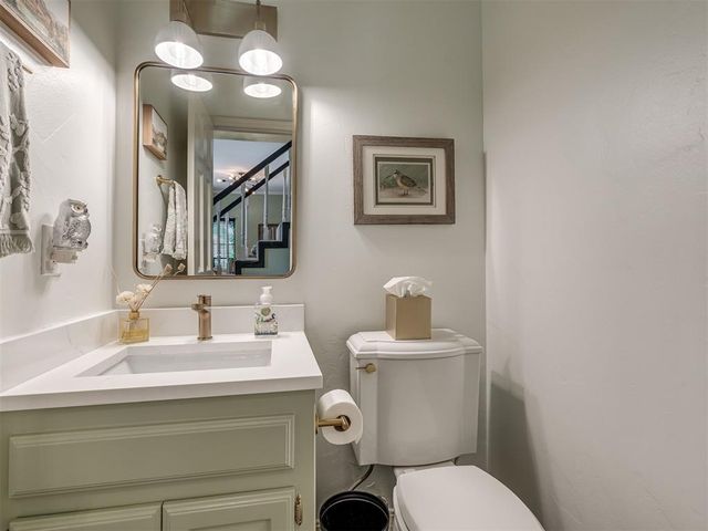 6900 Lakepointe Drive, Oklahoma City, OK 73116