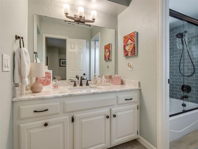 6900 Lakepointe Drive, Oklahoma City, OK 73116