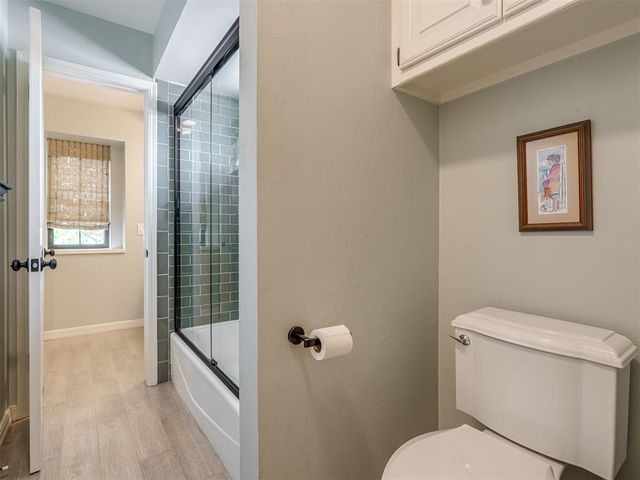 6900 Lakepointe Drive, Oklahoma City, OK 73116