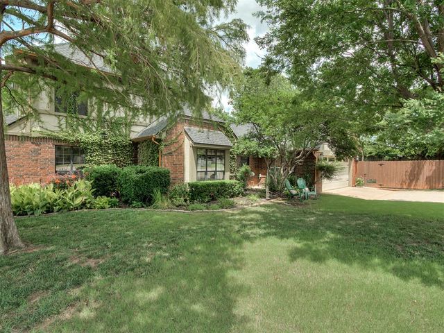 6900 Lakepointe Drive, Oklahoma City, OK 73116