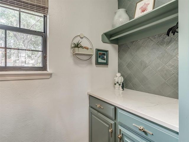 6900 Lakepointe Drive, Oklahoma City, OK 73116