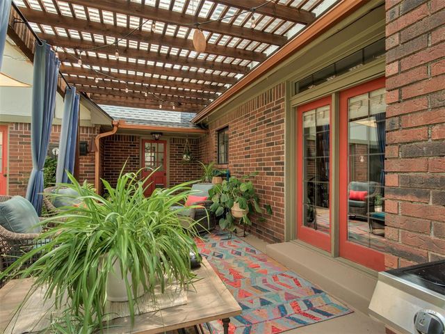 6900 Lakepointe Drive, Oklahoma City, OK 73116