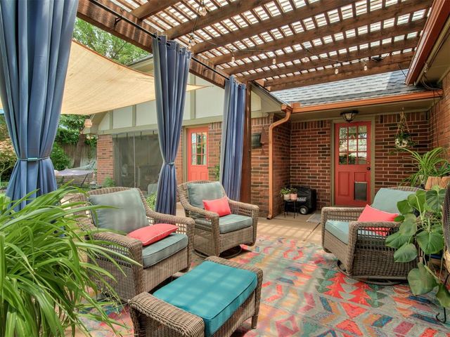 6900 Lakepointe Drive, Oklahoma City, OK 73116