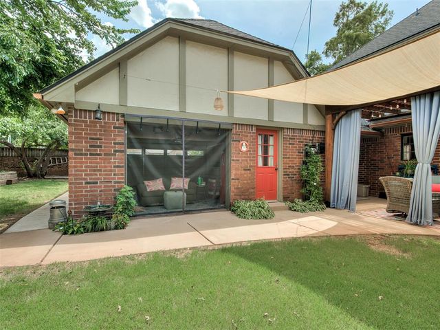 6900 Lakepointe Drive, Oklahoma City, OK 73116