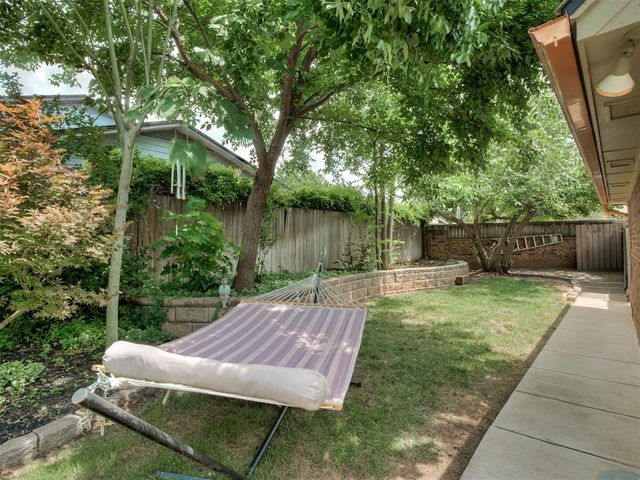 6900 Lakepointe Drive, Oklahoma City, OK 73116