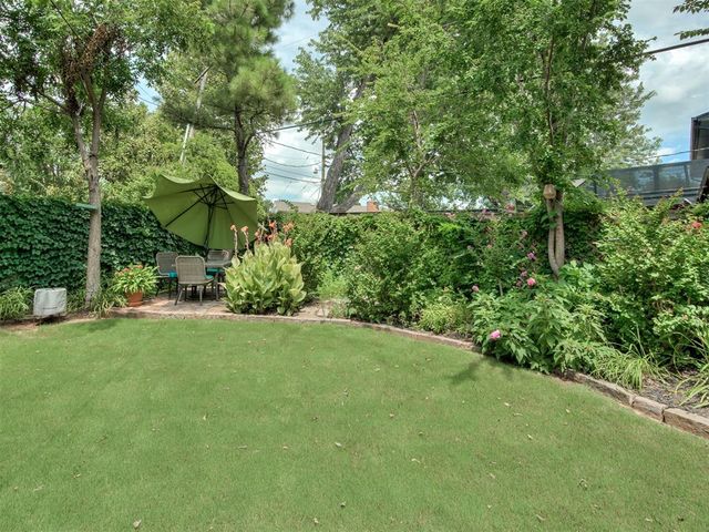 6900 Lakepointe Drive, Oklahoma City, OK 73116