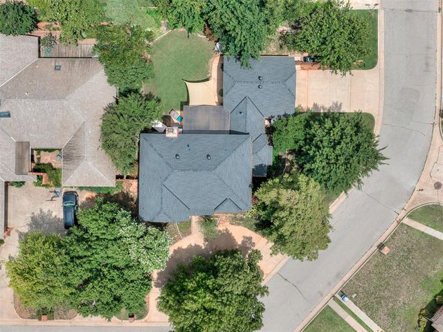 6900 Lakepointe Drive, Oklahoma City, OK 73116