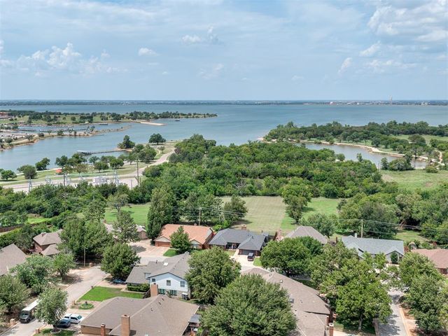6900 Lakepointe Drive, Oklahoma City, OK 73116