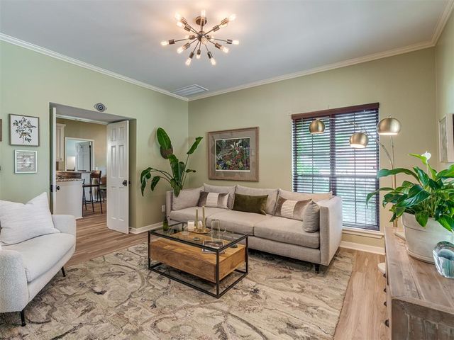 6900 Lakepointe Drive, Oklahoma City, OK 73116