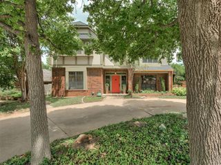6900 Lakepointe Drive, Oklahoma City, OK 73116