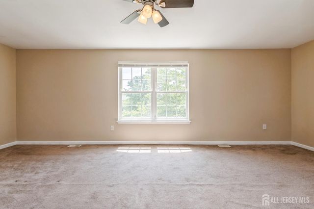 7 Sloop Square, Howell, NJ 07228