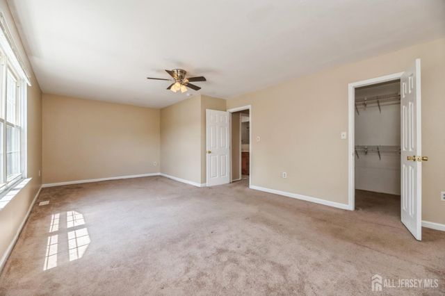 7 Sloop Square, Howell, NJ 07228