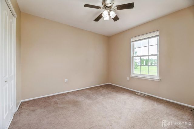 7 Sloop Square, Howell, NJ 07228