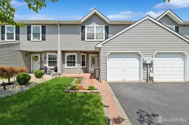 7 Sloop Square, Howell, NJ 07228