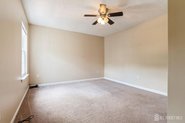 7 Sloop Square, Howell, NJ 07228