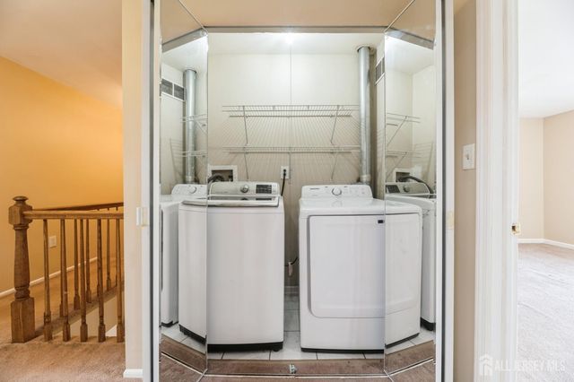 7 Sloop Square, Howell, NJ 07228