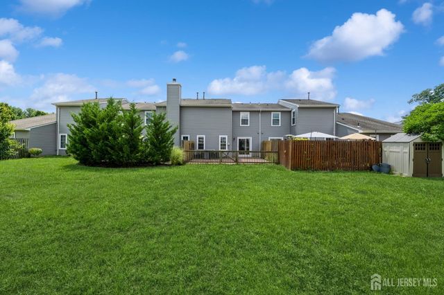 7 Sloop Square, Howell, NJ 07228