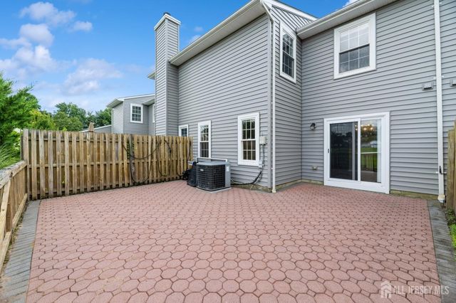 7 Sloop Square, Howell, NJ 07228