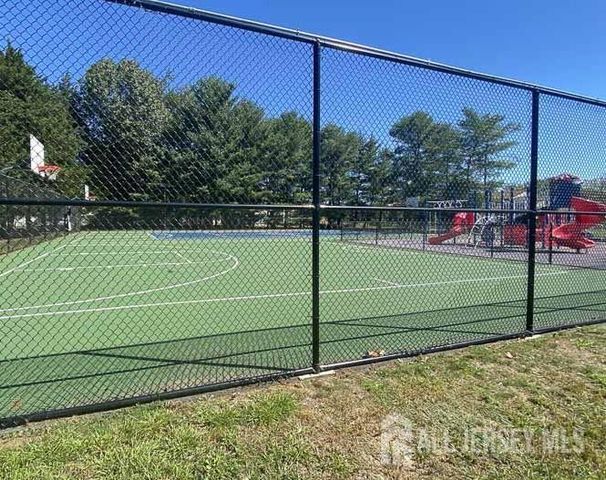 7 Sloop Square, Howell, NJ 07228