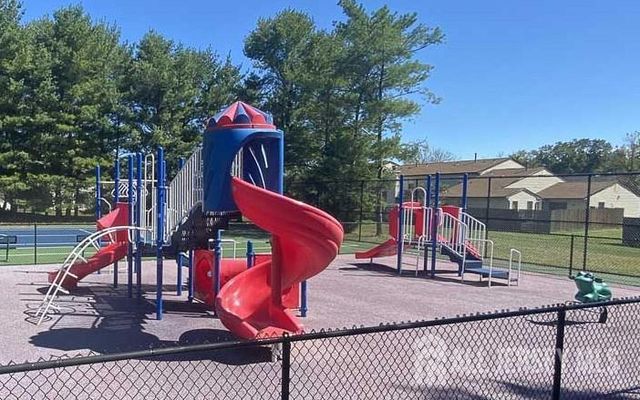 7 Sloop Square, Howell, NJ 07228