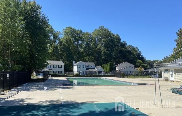 7 Sloop Square, Howell, NJ 07228