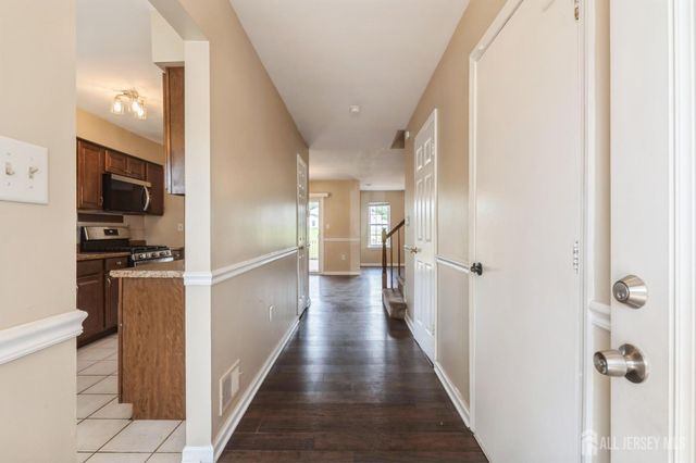 7 Sloop Square, Howell, NJ 07228