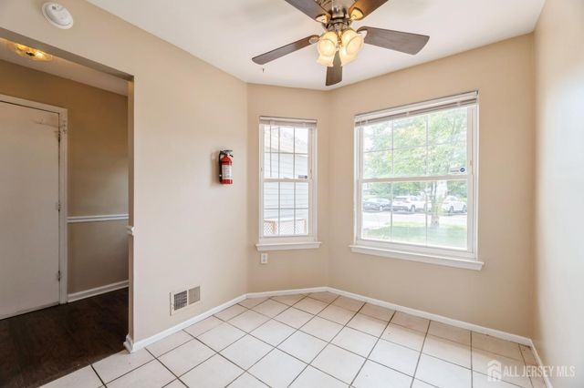 7 Sloop Square, Howell, NJ 07228