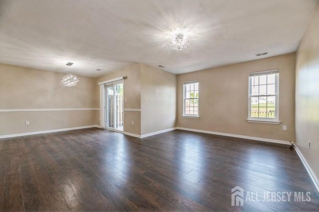 7 Sloop Square, Howell, NJ 07228